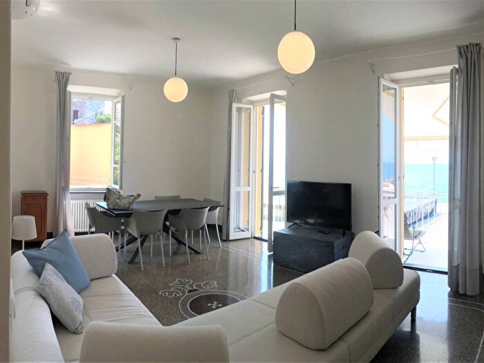 Appartamento con 5 locali in affitto in Via Madino, Varigotti, Finale Ligure