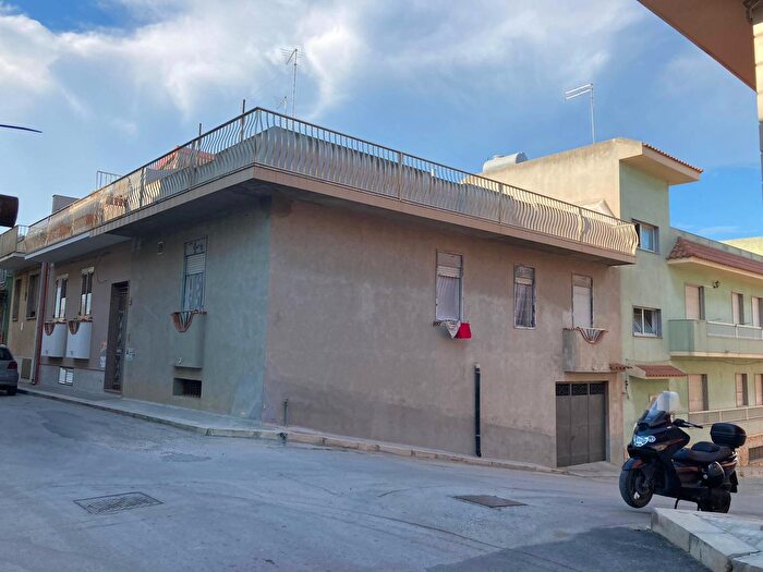 Casa con 5 locali in vendita in Pachino