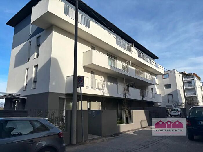 Appartamento trilocale in vendita in Via Metauro, Vicenza