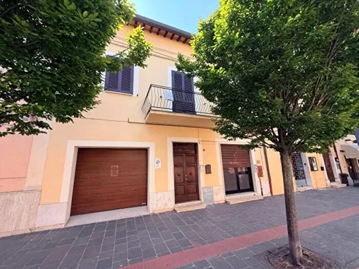 Casa con 6 locali in vendita in Via Patrono d'Italia, Assisi
