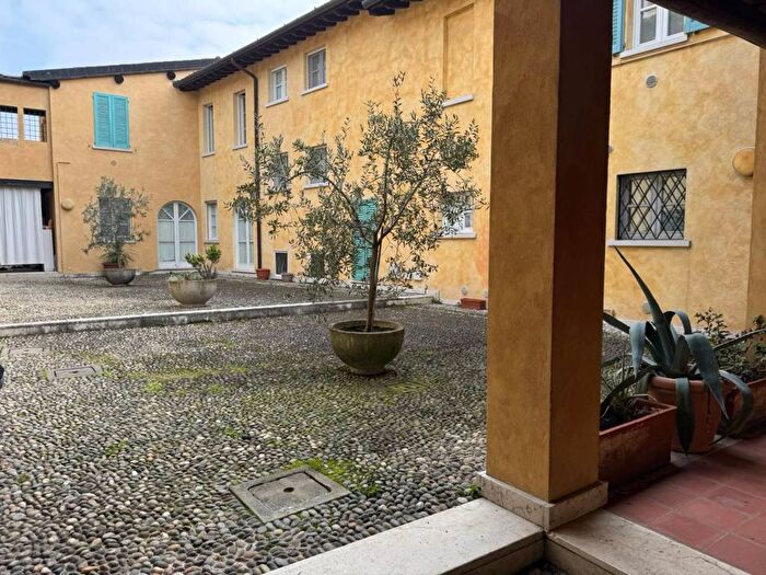 Appartamento trilocale in affitto in Via Padre F Santabona, Centro, San Felice del Benaco