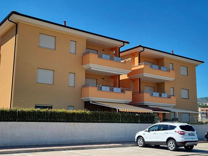 Appartamento trilocale in affitto in Montepaone Lido, Montepaone