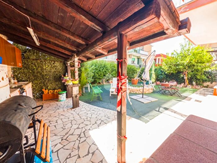 Appartamento con 5 locali in vendita in Viale Cardinale B della Cueva, Manfredonia