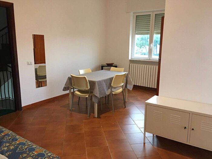 Appartamento trilocale in affitto in Via Napoli, Fesca, Bari