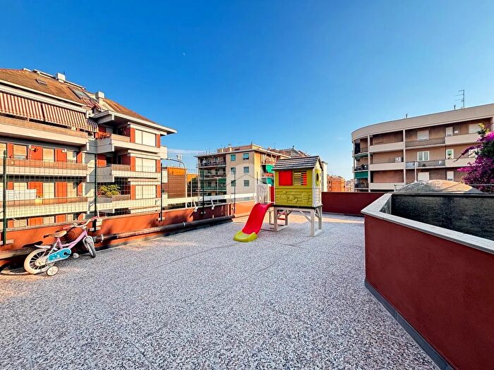 Appartamento con 6 locali in vendita in Via Timavo, Genova