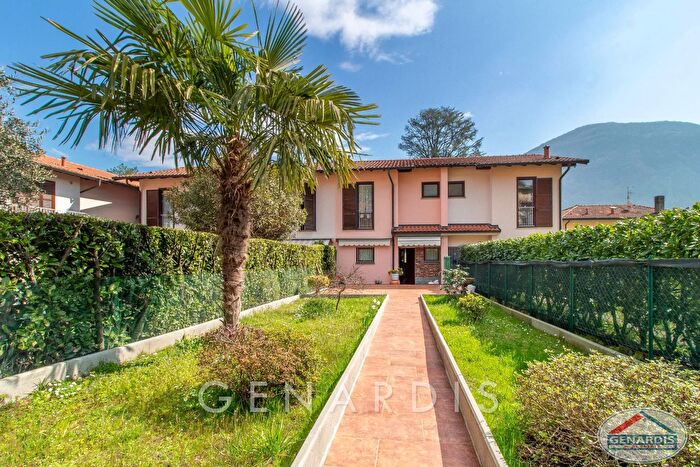 Casa trilocale in vendita in Ernesto Thomas a, Brusimpiano