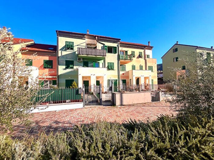 Appartamento quadrilocale in vendita in Piazza Falcone E Borsellino, Albenga