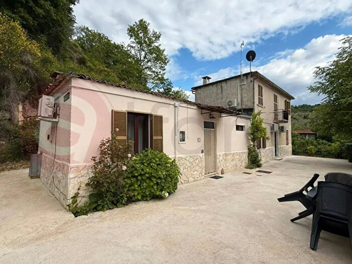 Casa con 6 locali in vendita in Via Montenero, Arpino