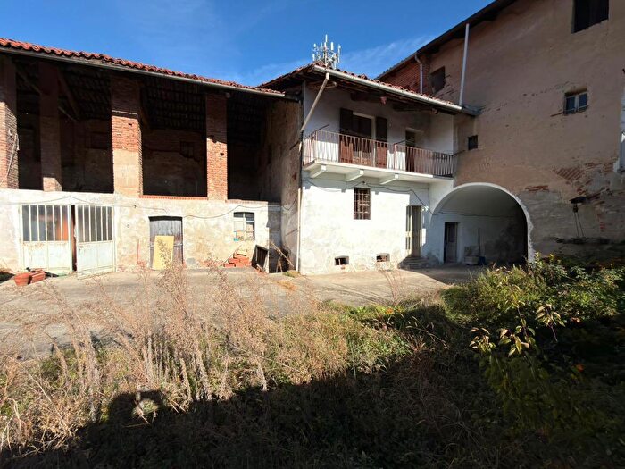 Casa con 8 locali in vendita in Via Raimondo, Volpiano