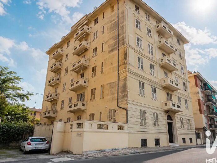 Appartamento con 8 locali in vendita in Viale Hanbury, Alassio