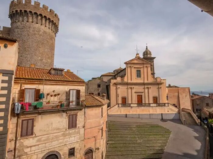 Appartamento trilocale in vendita in Via della Collegiata, Bracciano