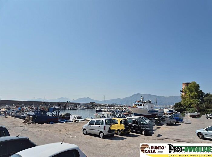 Appartamento quadrilocale in vendita in Via Vincenzo De Paoli, Palermo