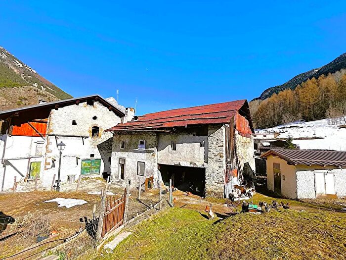Casa con 6 locali in vendita in Via Saretto, Pietraporzio
