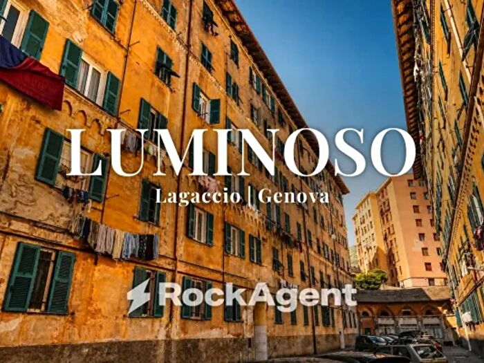 Appartamento quadrilocale in vendita in Via del Lagaccio, Genova