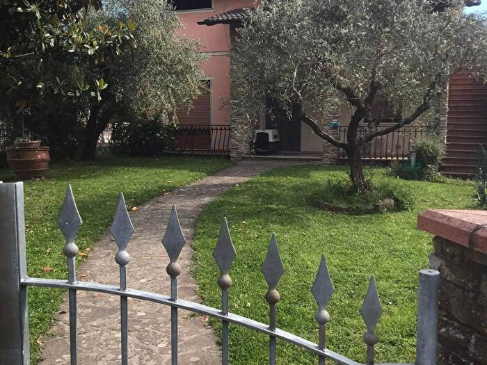 Casa con 6 locali in affitto in Strada Provinciale Romana, Tassignano Paganico, Capannori