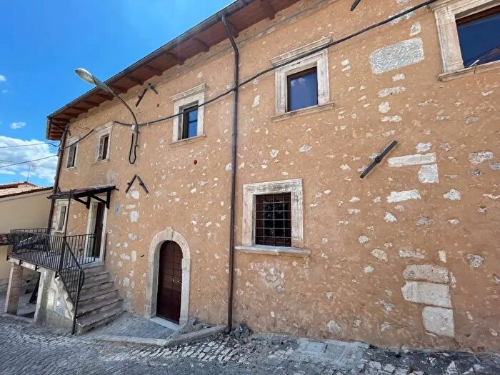 Appartamento trilocale in vendita in Via Corte Snc, Barisciano