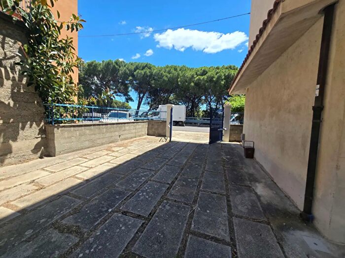 Appartamento con 5 locali in vendita in Vicino a Piazzale Elvira Marincola Cattaneo, Staletti