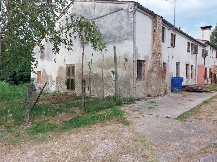 Casa con 5 locali in vendita in Castelbaldo
