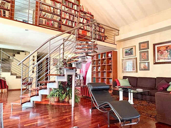 Casa con 10 locali in vendita in Via Sansovino, Torino