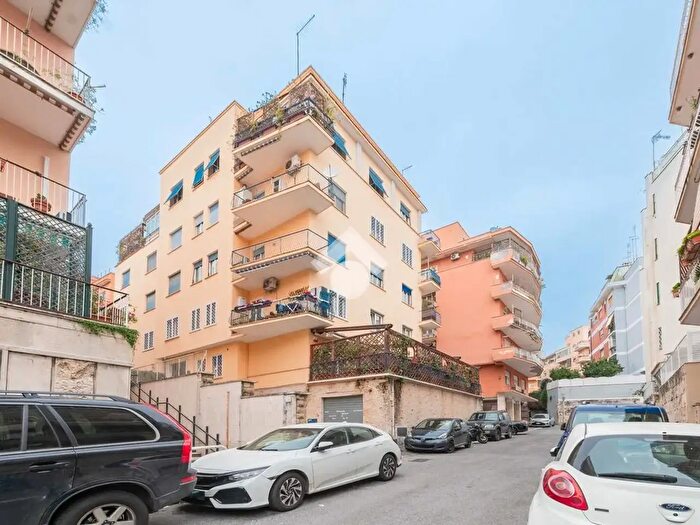 Appartamento trilocale in vendita in Via Braida G, Roma