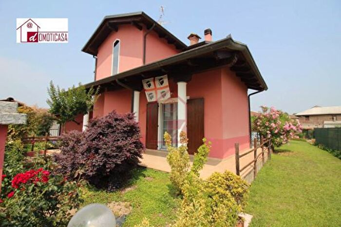Casa con 5 locali in vendita in Via Colombé, Albano Vercellese
