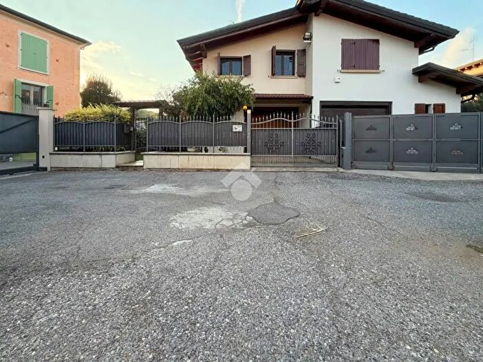 Casa trilocale in vendita in Via Bruno Buozzi, Manerbio