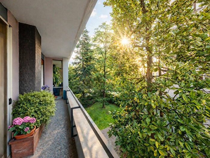 Appartamento con 6 locali in affitto in Via Amedeo dAosta, Città Studi, Milano