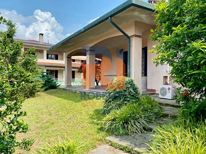 Casa trilocale in vendita in Via Sommo, Zinasco