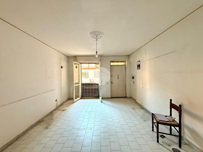 Appartamento bilocale in vendita in Via del Camposanto, Napoli