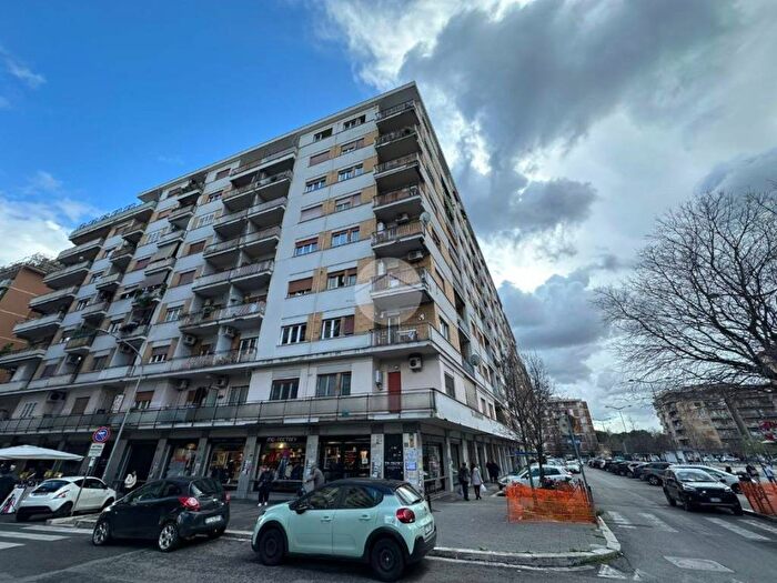 Appartamento trilocale in affitto in Viale Agosta, Tor de Schiavi, Roma