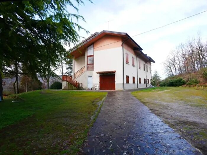 Appartamento con 5 locali in vendita in Via La Bianca, Serramazzoni