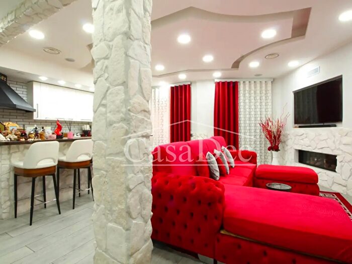 Appartamento trilocale in vendita in Via Monte San Gabriele, Napoli