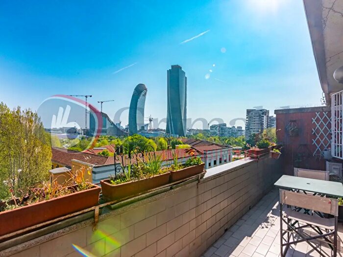 Appartamento trilocale in vendita in Via Albani, Milano