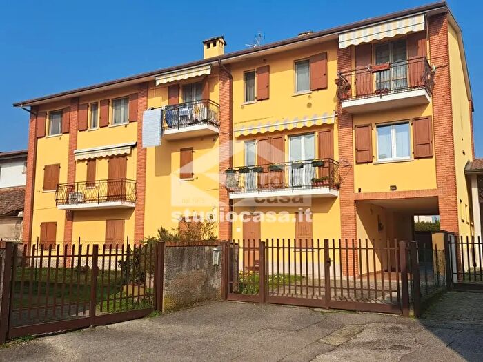 Appartamento bilocale in vendita in Via Roma, Capralba