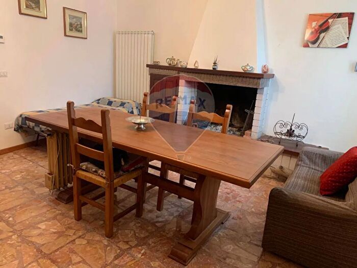 Casa quadrilocale in vendita in Via Villamagina, Sellano