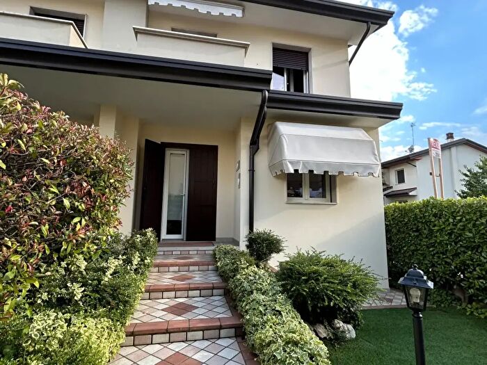 Casa con 5 locali in vendita in Scorze'