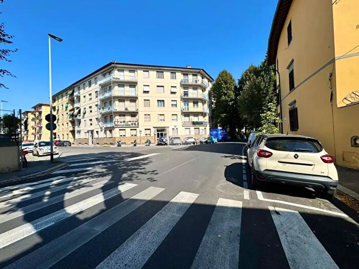 Appartamento trilocale in vendita in Via Coppo di Marcovaldo, Firenze