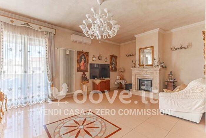 Appartamento con 5 locali in vendita in Via Noicattaro, Rutigliano