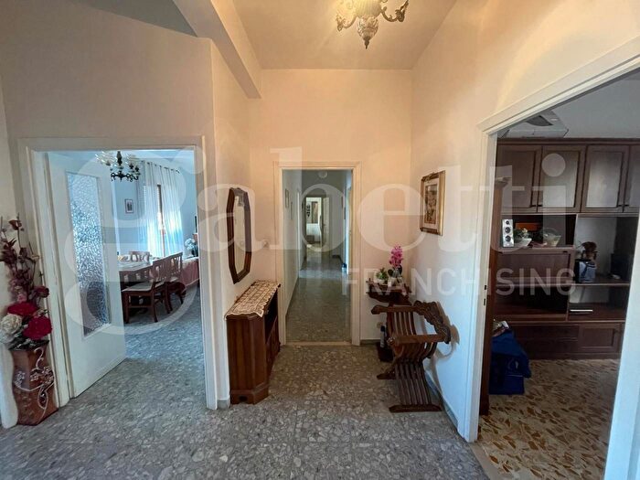 Appartamento con 5 locali in vendita in Via Europa, Gaeta