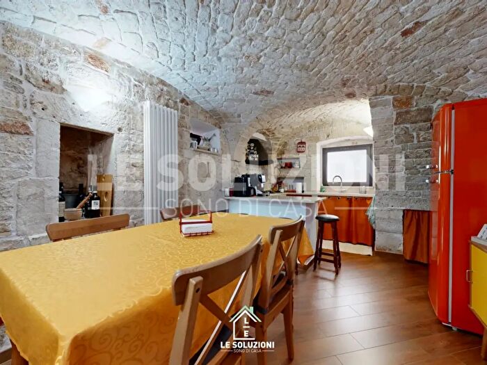 Casa con 6 locali in vendita in Via Campanile, Putignano