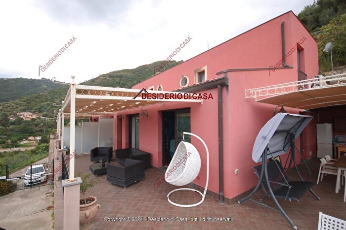 Casa quadrilocale in vendita in Cefalu