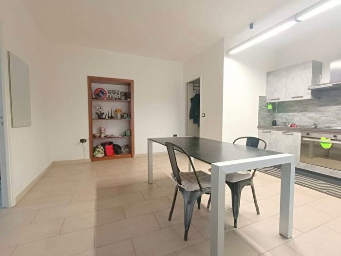 Appartamento trilocale in affitto in Piazza Carlo Alberto, Centro, Carignano