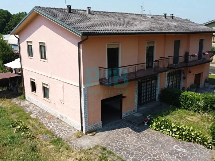 Casa con 6 locali in vendita in Via John Fitzgerald Kennedy, Flero