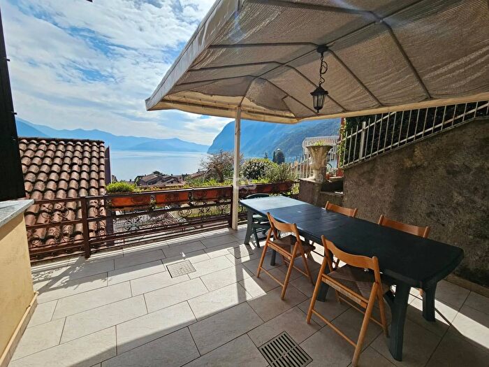 Appartamento bilocale in vendita in Via Ronchelli, Riva Di Solto