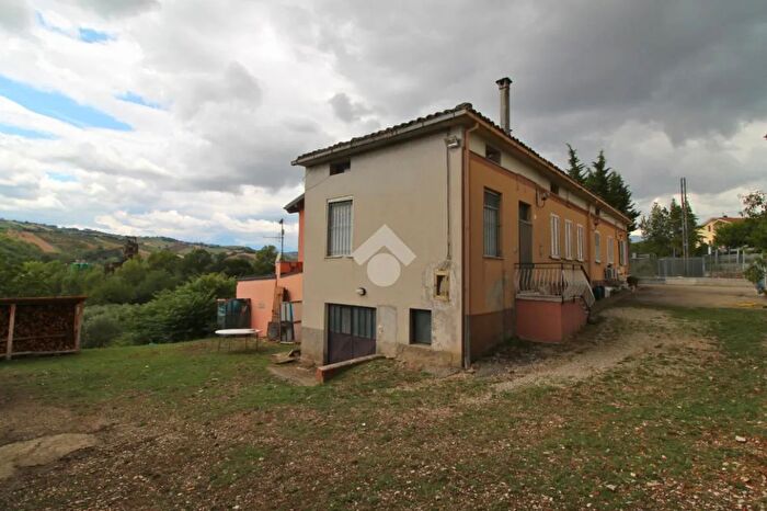 Casa trilocale in vendita in Via Canzanese, Teramo