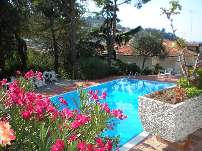 Casa monolocale in vendita in Via Bra, Bordighera