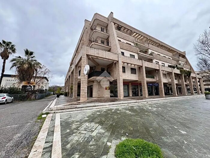 Appartamento trilocale in vendita in Via Gioacchino Rossini, Rende