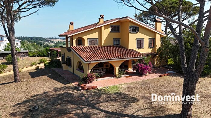 Casa con 12 locali in vendita in Via Arturo Pompeati Luchini, Fiumicino