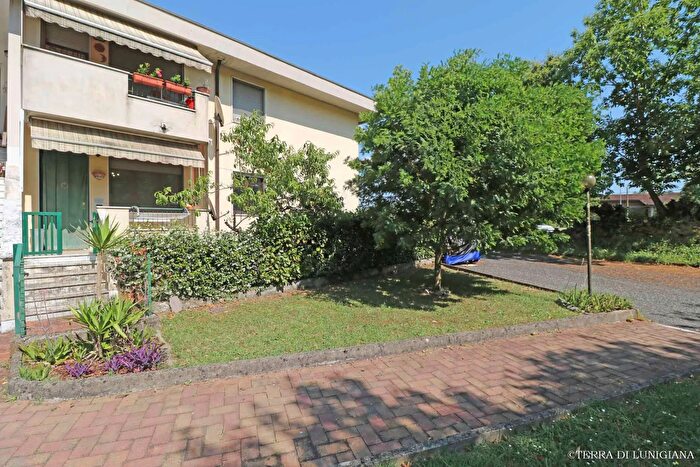 Casa con 6 locali in vendita in Via del Popolo, Mulazzo