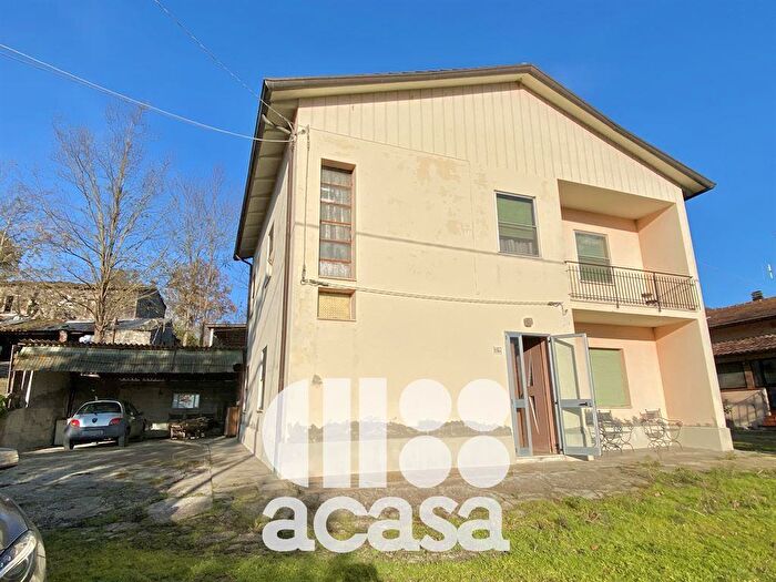 Casa con 8 locali in vendita in Cesena